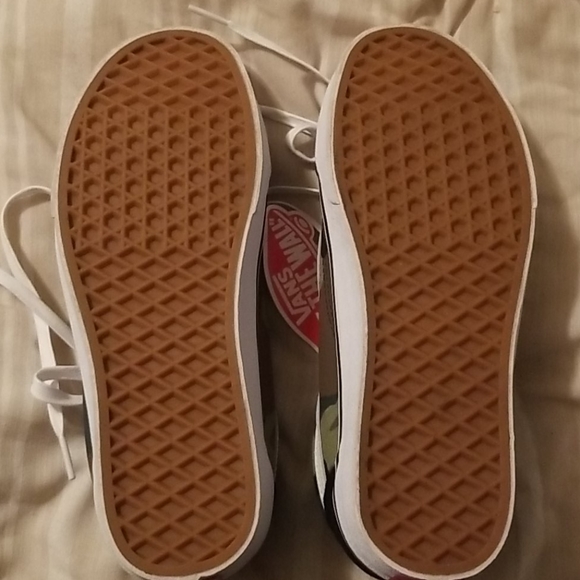 Van's - Picture 5 of 8